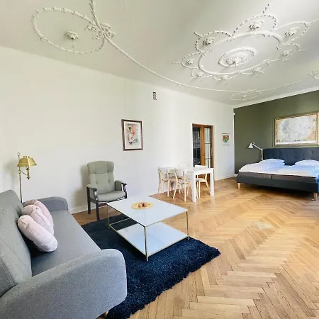 Aday - Center - Luxurious